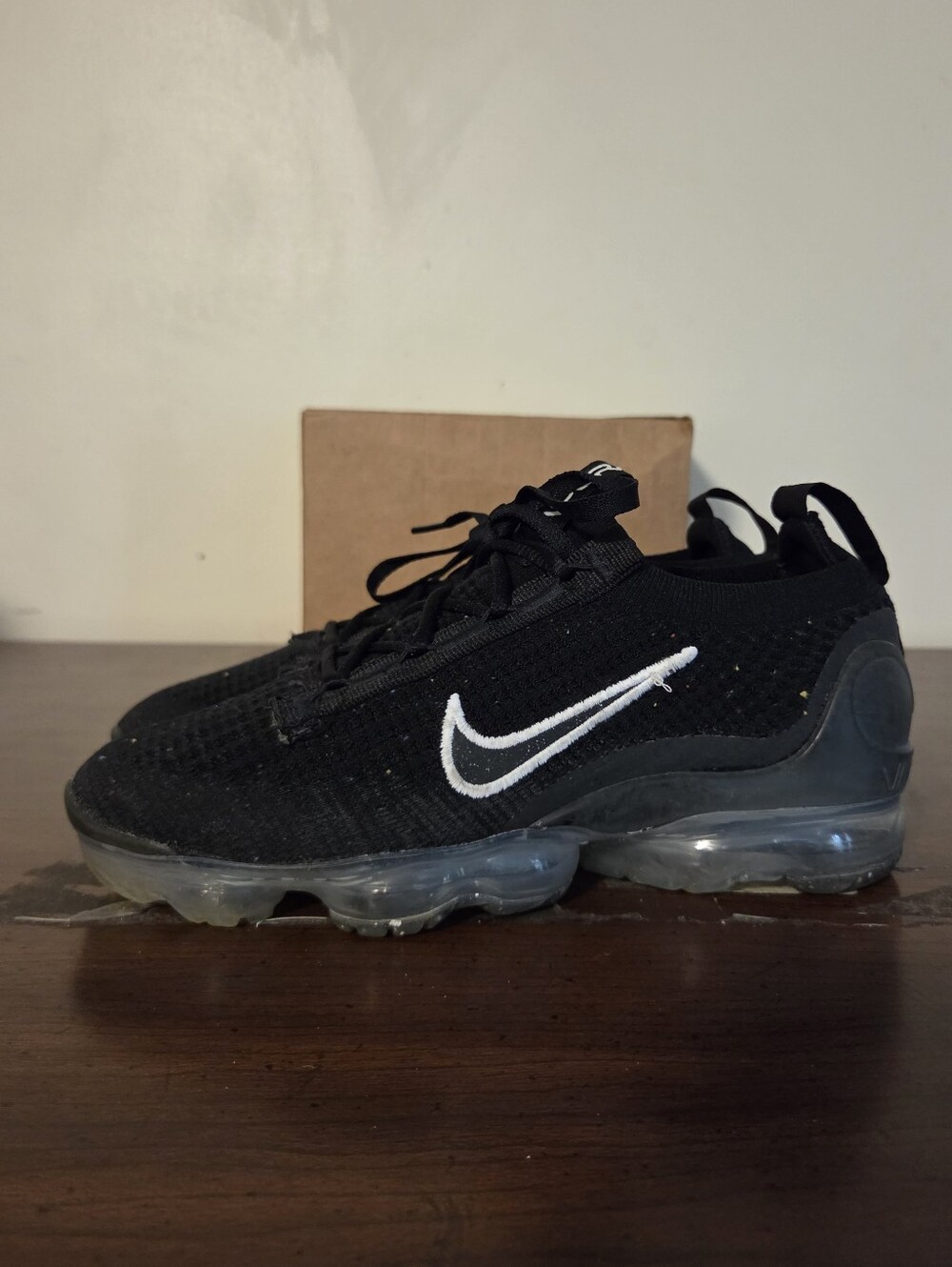 Nike Air VaporMax 2021 Flyknit Running Shoes Black White Women's Sz 7 EUC